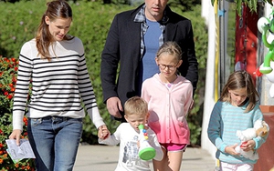 Jennifer Garner đang trì hoãn thủ tục ly hôn với "Người Dơi" Ben Affleck