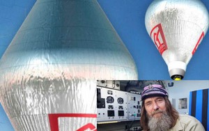 Thầy tu cưỡi khí cầu bay khắp thế giới