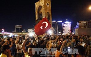 Sĩ quan đảo chính ở Thổ Nhĩ Kỳ bắt Tổng Tham mưu trưởng quân đội làm con tin