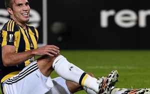 TIẾT LỘ: Vì sao Van Hooijdonk từng gọi Van Persie là 'đồ đê tiện'?