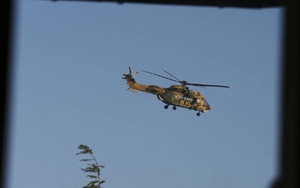 Đảo chính ở Thổ Nhĩ Kỳ: Một trực thăng của quân đội đảo chính hạ cánh xuống Hy Lạp xin tị nạn