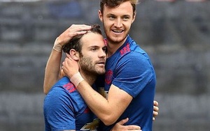 ĐIỂM NHẤN Wigan - Man United: Mkhitaryan là số 10 cổ điển. Bailly còn thô kệch nhưng rất tự tin