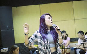 Mỹ Tâm 'khoe' bụng, tập múa trước liveshow