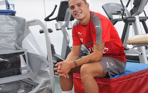 Arsene Wenger sẽ không mua thêm tiền vệ cho Arsenal