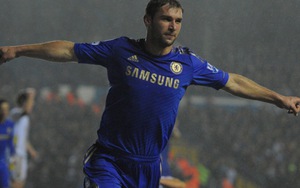 Branislav Ivanovic chấn thương, fan Chelsea... ăn mừng