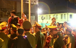 60 phút sinh tử giữa vòng vây CĐV Hải Phòng