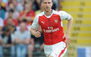 Mùa giải chưa bắt đầu, Arsenal đã nhận 'hung tin'