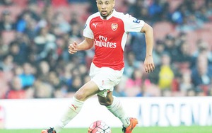 Francis Coquelin tập đá trung vệ, fan Arsenal nổi điên với Wenger