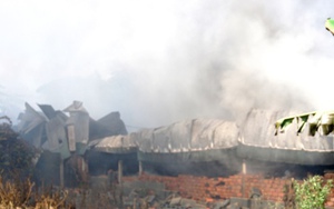 Bình Dương: Cháy xưởng nệm mút, hàng trăm trẻ mầm non phải sơ tán