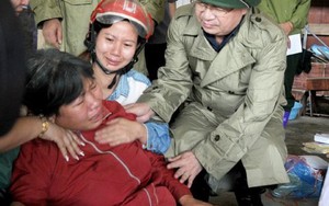 Phó Thủ tướng Trịnh Đình Dũng thị sát vùng mưa lũ Lào Cai