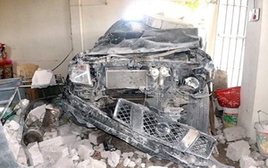 Xe Lexus mất lái đâm sập nhà, 1 người chết, 5 người bị thương