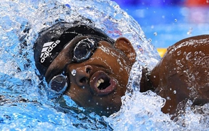 VĐV bơi lội Ethiopia gây sốt ở Olympic vì quá... béo và chậm