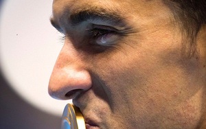 Vì sao Michael Phelps khóc ngay trên bục nhận huy chương Olympic?