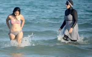 Bộ đồ bơi burkini 'kín bưng' của phụ nữ Hồi giáo 'gây bão'