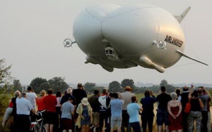 VIDEO: Cảnh cất cánh ngoạn mục của chiếc máy bay lớn nhất thế giới