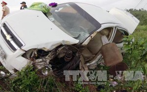 Xe tải đâm liên hoàn xe container, xe con trên đường Hồ Chí Minh