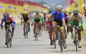 Đội xe đạp Lào gây sốc ở giải diễn ra tại Việt Nam