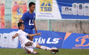 Cầu thủ An Giang đánh cầu thủ PVF sau khi thua trận