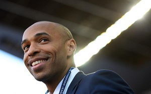 Tại sao Thierry Henry vắng mặt ở trận đấu giữa các danh thủ Arsenal và Milan?