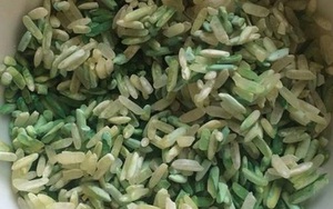 Kiểm tra mẫu gạo chuyển tím sau khi nấu, tạm dừng bán 300kg còn lại