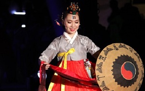 Các nghệ sĩ Hàn Quốc chào mừng Quốc khánh Việt Nam