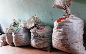 Bắt 4 đối tượng chở tới 185 kg thuốc nổ bằng xe máy