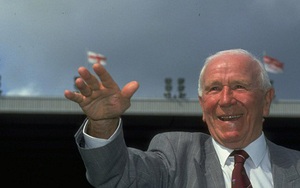 Không có chuyện Man United BẤT KÍNH với huyền thoại