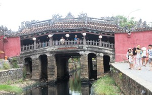 Hội An điều tiết lượng khách trước nguy cơ sập Chùa Cầu