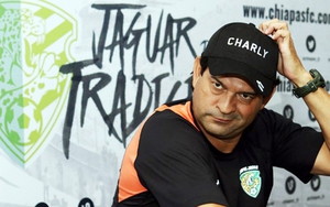 KỲ LẠ: HLV bị CLB sa thải hai lần trong vòng 1 tuần