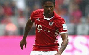 Pha đá phạt đền DỊ của Douglas Costa