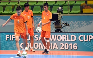 Tuyển futsal Việt Nam mệt mỏi sau hơn nửa ngày di chuyển