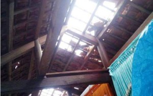 Quảng Bình: Lốc xoáy làm trên 40 ngôi nhà bị tốc mái, 5 người bị thương