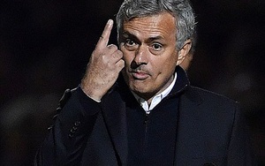 Mourinho: 'Brad Pitt là một thằng ngu, Angelina Jolie chẳng là gì so với Jennifer Aniston'