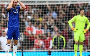 Gary Cahill chơi quá tệ trước Arsenal, bị chỉ trích tơi bời