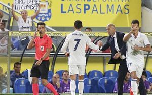 Mẹ Ronaldo phải an ủi con trai vì bị thay ra. Fan Real Madrid sốc