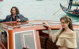 Angelina Jolie được 'bạn cùng cảnh ngộ' Johnny Depp an ủi nhiệt tình