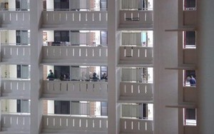 Cảnh sát Singapore trắng đêm giải cứu em bé 2 tuổi bị khống chế