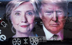 Các GS đại học danh tiếng đánh giá bà Clinton vượt trội ông Trump