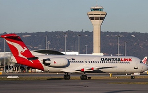 Hai máy bay va chạm không thể tách rời