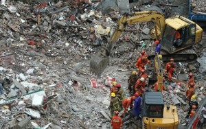 Sập nhà tại Trung Quốc, 8 người thiệt mạng