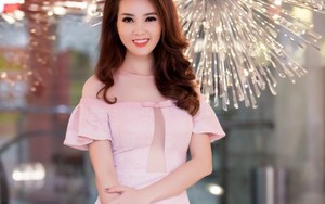 Á hậu Thụy Vân chọn váy 'hở bạo'