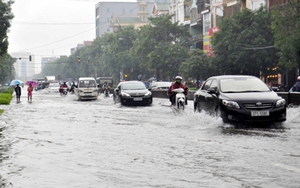 VIDEO CẬP NHẬT: Hàng ngàn ngôi nhà bị nước nhấn chìm. Quảng Bình sẽ phải đối mặt với trận lũ lịch sử