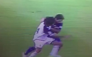 Suarez THẲNG TAY đấm cầu thủ Deportivo mà không bị phạt