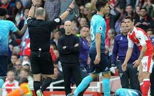 Arsene Wenger nói gì về thẻ đỏ của Granit Xhaka trước Swansea?