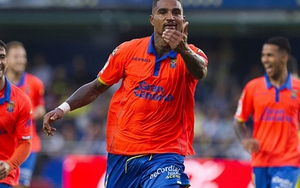 Kevin-Prince Boateng ghi bàn theo kiểu 'cắt kéo' sau pha kiến tạo bằng... gót chân