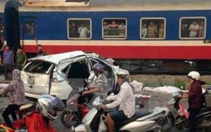 Thủ tướng chia buồn với gia đình nạn nhân tử vong vụ tàu hỏa đâm ô tô