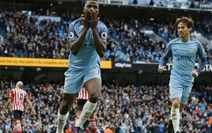 'Big Five' Premier League cách nhau 1 điểm: 43 năm nay mới căng thế này