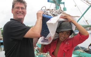 'Ông Tây nước mắm' Bruce Weigl nói gì về nước mắm Việt Nam?