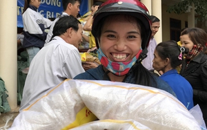 Khi nhà báo cùng doanh nghiệp đi cứu trợ