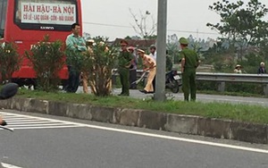 2 học sinh đi xe máy điện chết thảm khi sang đường